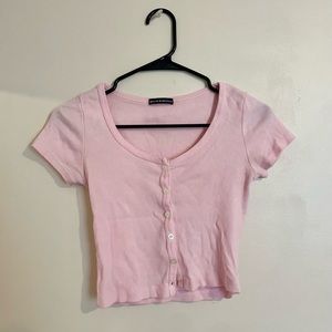 Brandy Melville cropped light pink ribbed button up tshirt